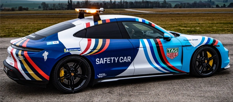 Porsche Taycan Turbo S - Safety Car