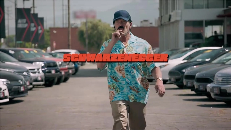 Schwarzenegger promotes electric cars