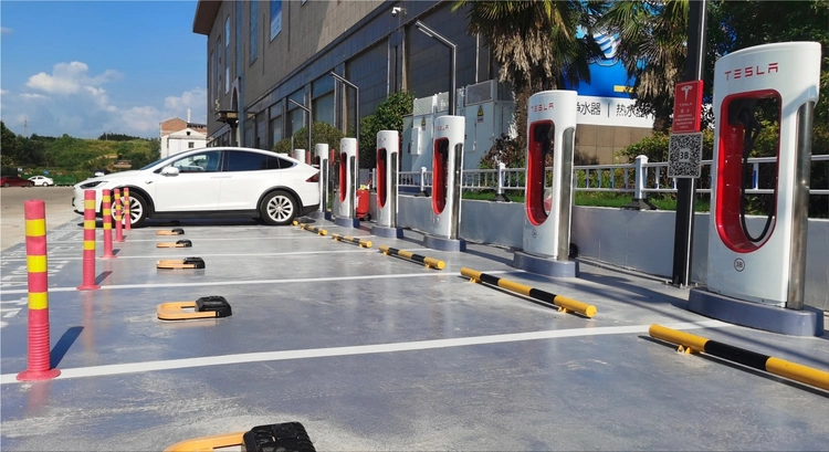 Tesla Supercharging stations