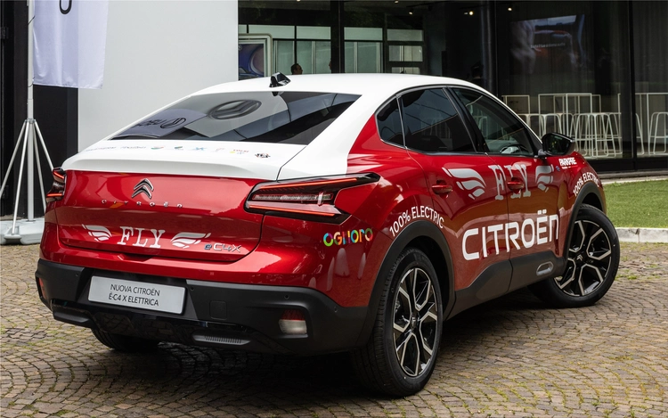 Citroen e-C4 X
