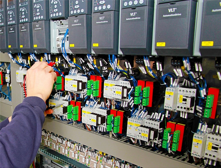 Commercial electricians