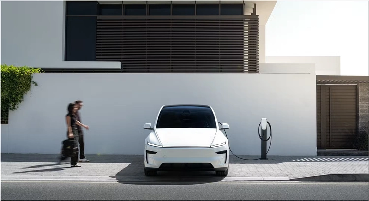 2027 Tesla Model Y L Premium