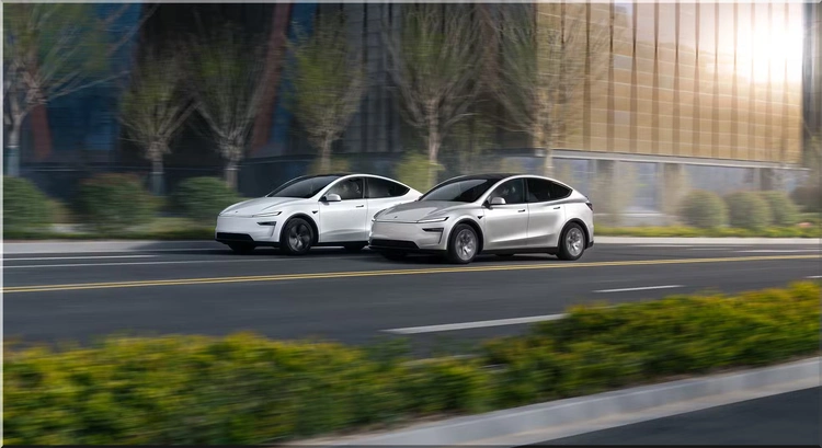 2027 Tesla Model Y L Premium