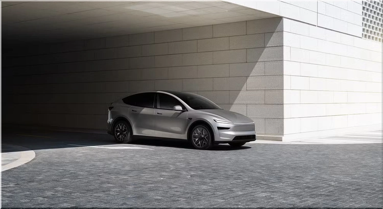2027 Tesla Model Y L Premium