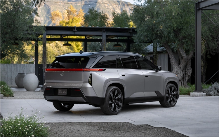 Toyota Highlander BEV 2027