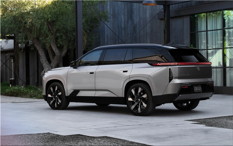 Toyota Highlander BEV 2027