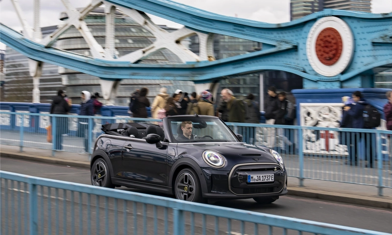 MINI Cooper SE Convertible