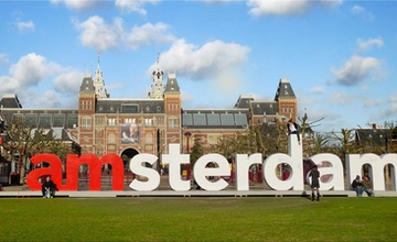Amsterdam will ban gasoline or diesel cars and motorbikes from 2030