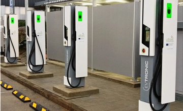 Canada will give buyers up to $5,000 against the purchase of electric cars