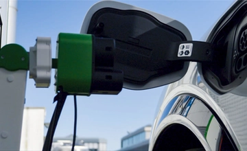 Robotic charging station 