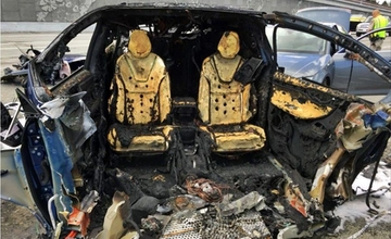 Tesla Model X car crash on Highway 101 in Mountain View