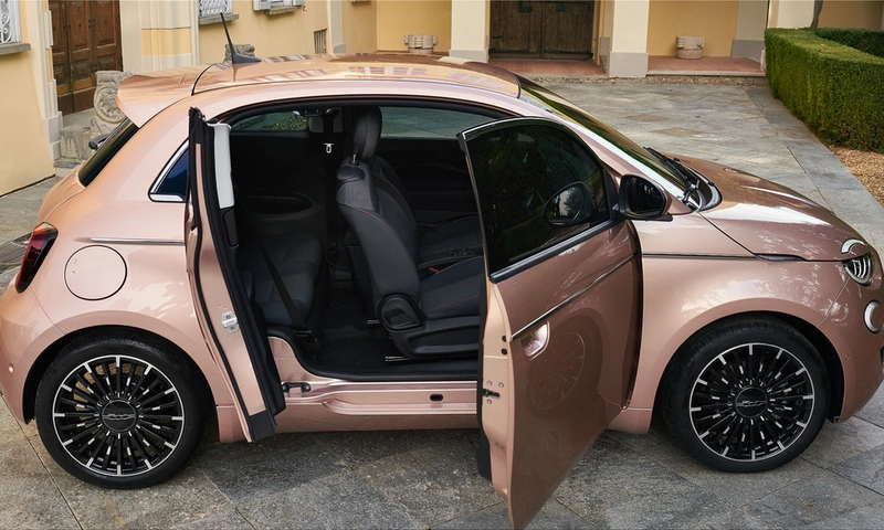 Fiat 500e 3 + 1 electric car