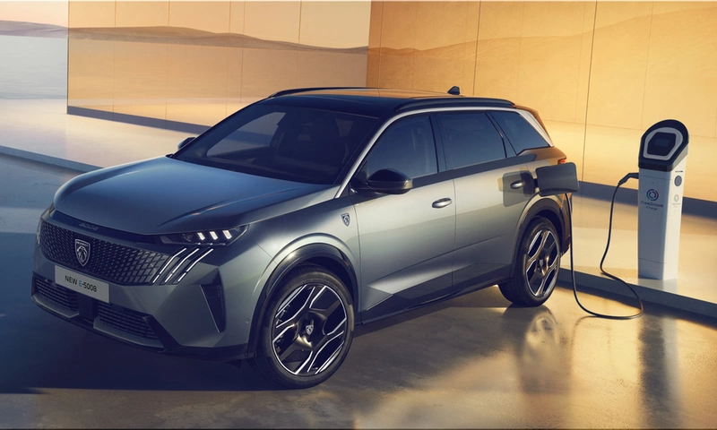 Peugeot e-5008 7 seater electric SUV