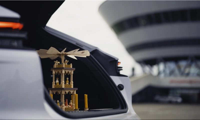 Porsche Macan Turbo Electric