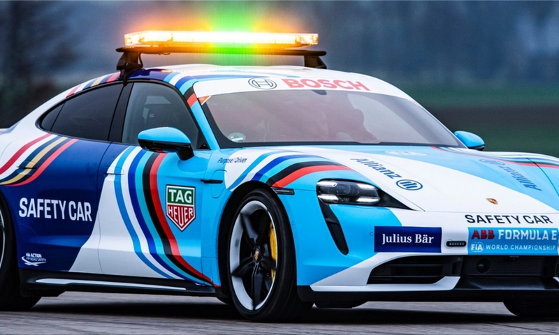 Porsche Taycan Turbo S - Safety Car