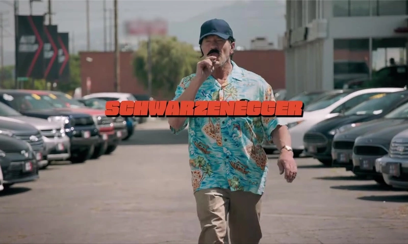 Schwarzenegger promotes electric cars