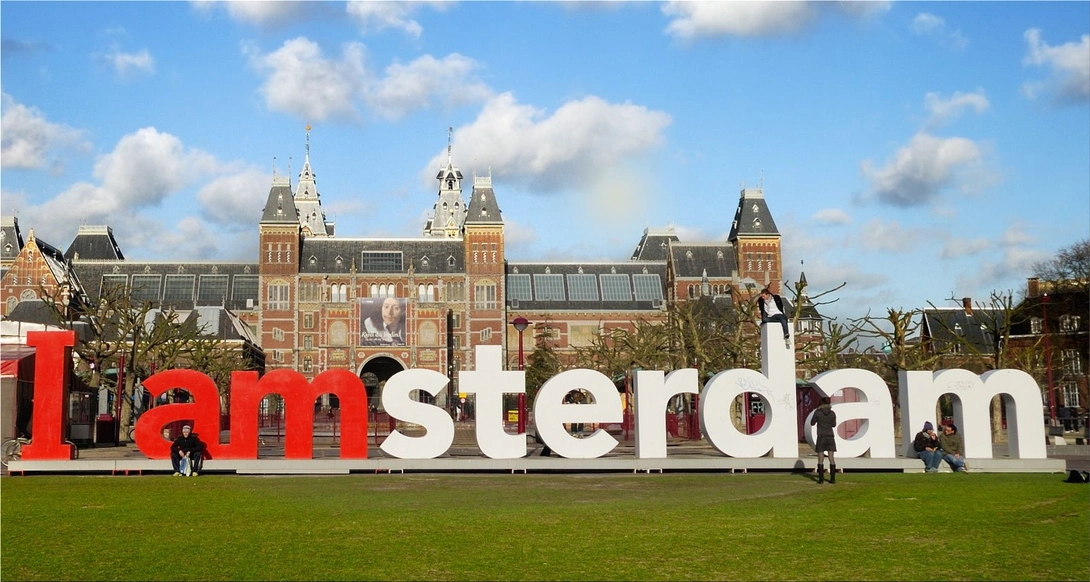 Amsterdam will ban gasoline or diesel cars and motorbikes from 2030