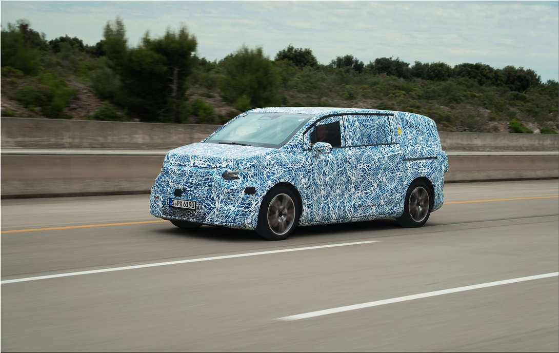Mercedes-Benz VLE electric minivan