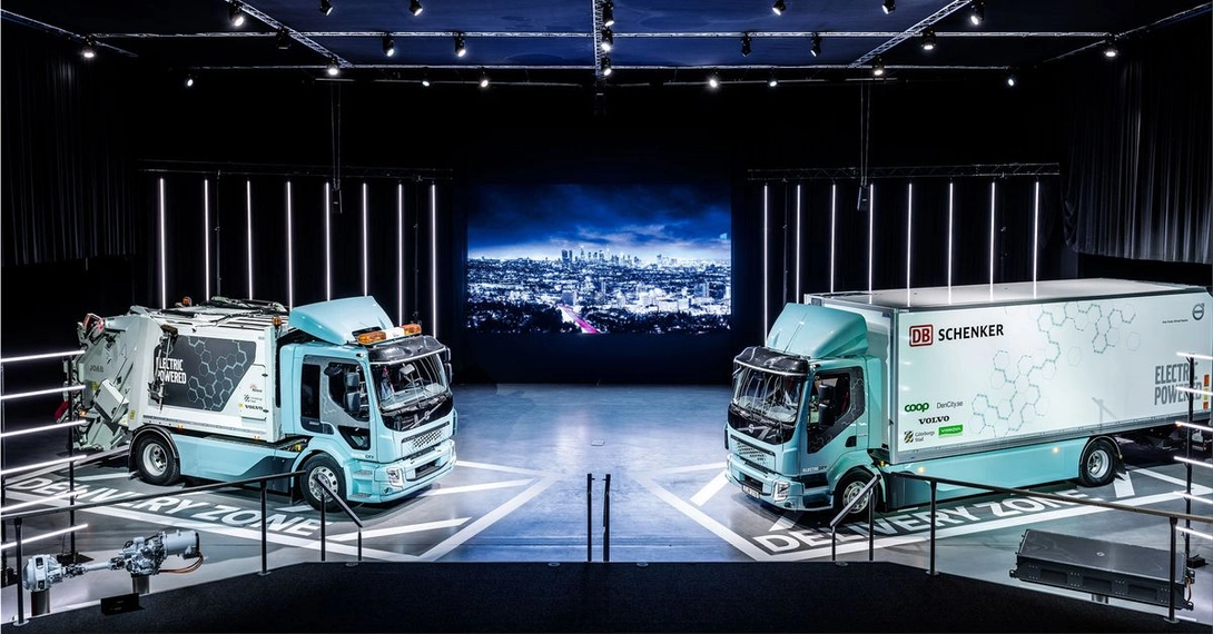 Volvo Trucks delivers first electric trucks to customers
