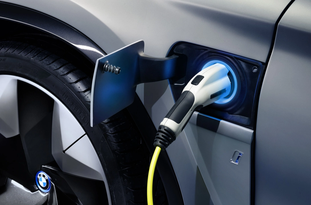 India cut VAT on electric vehicles to 5%